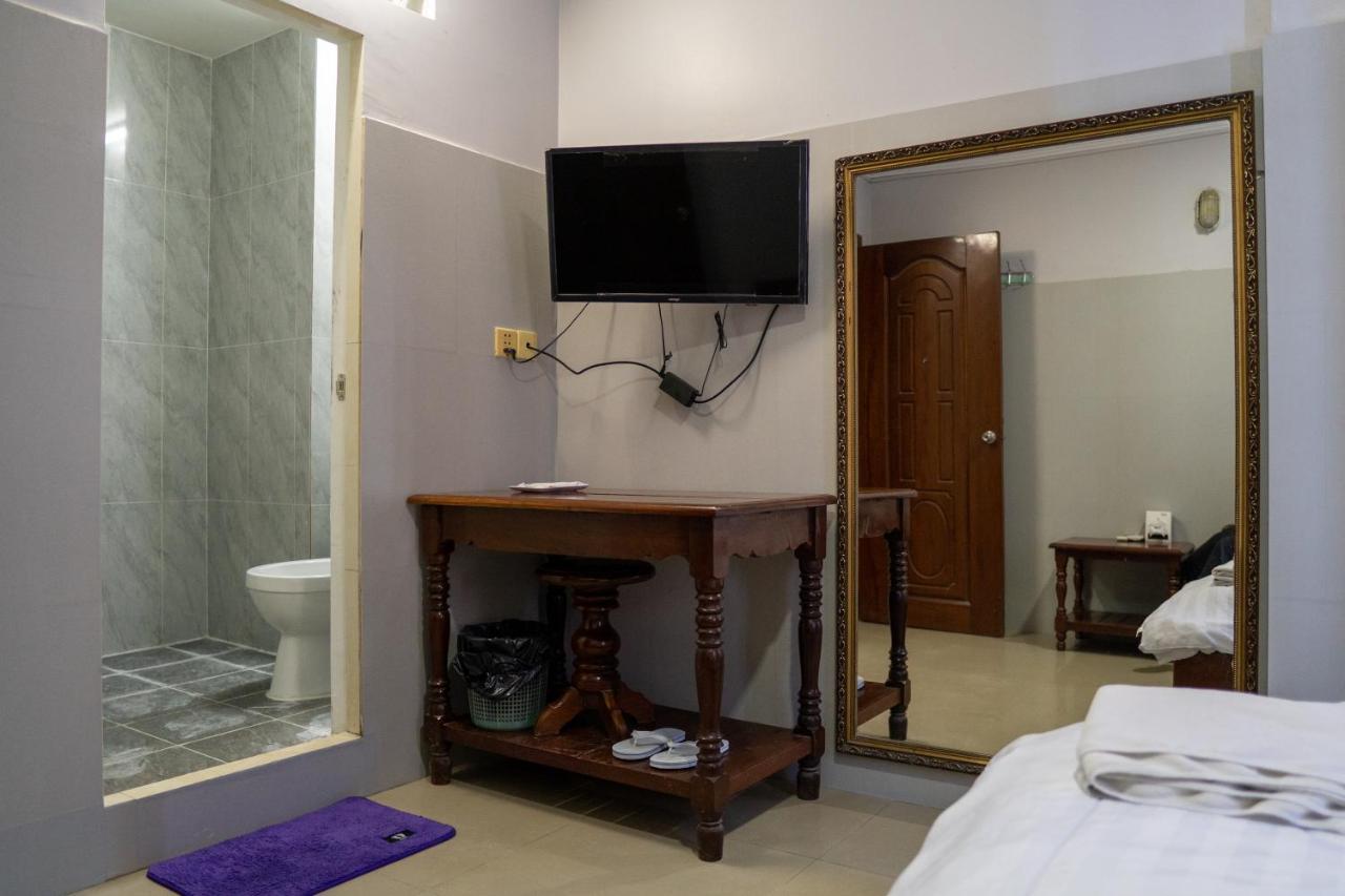 บ้านพัก Empire House, พนมเปญ