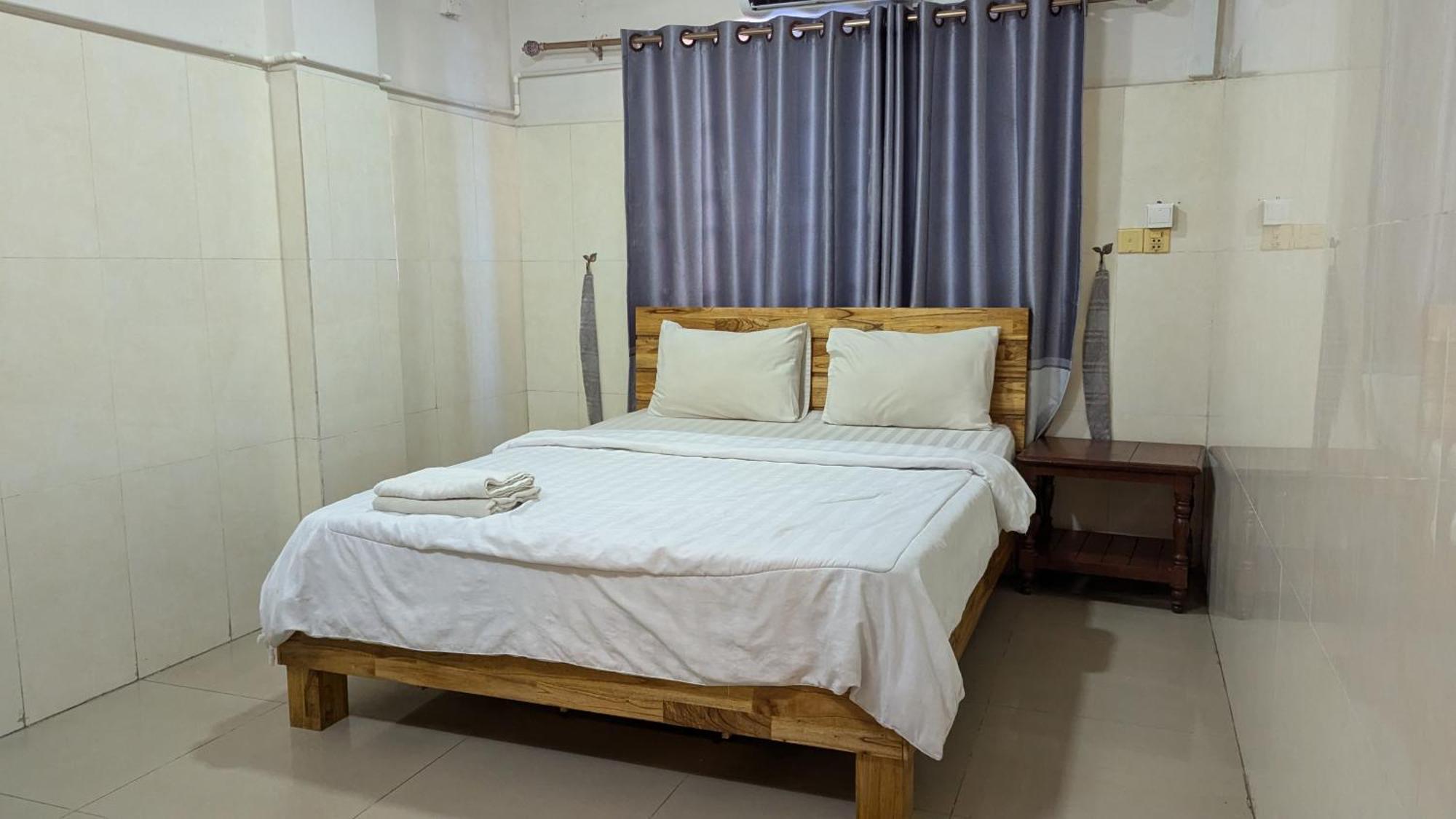 บ้านพัก Empire House, พนมเปญ